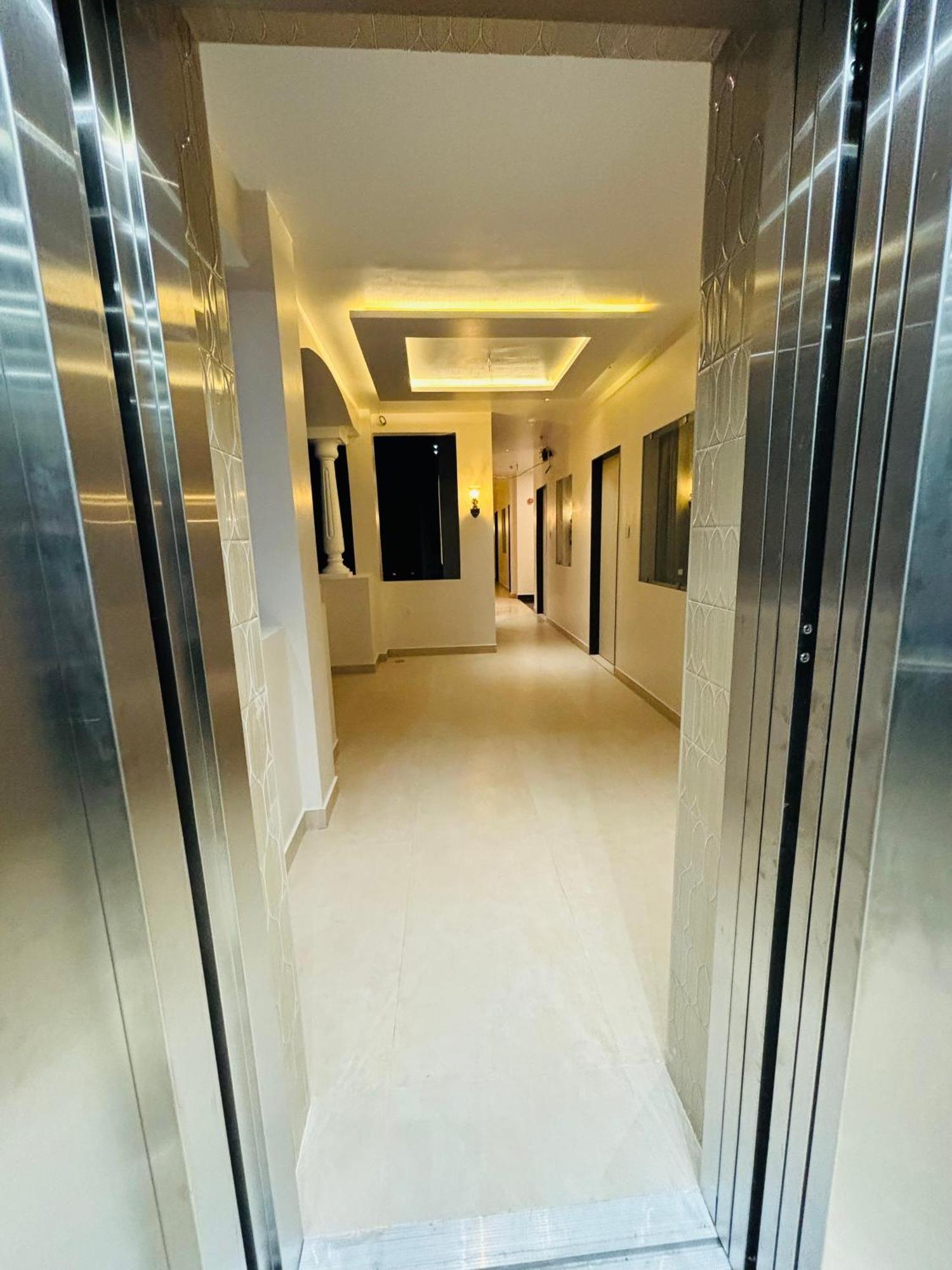 The Lavish Stay Varanasi Exterior foto