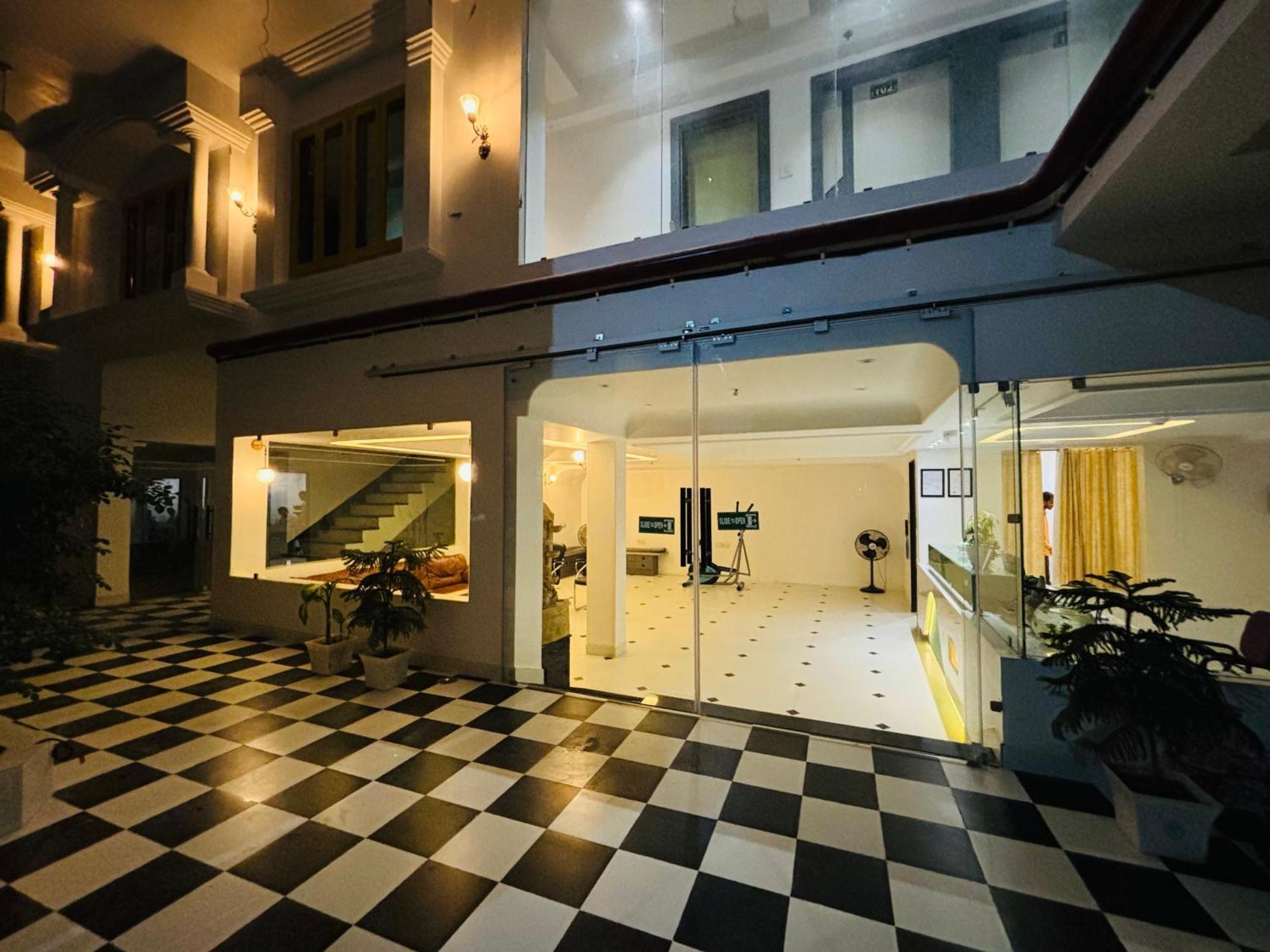 The Lavish Stay Varanasi Exterior foto
